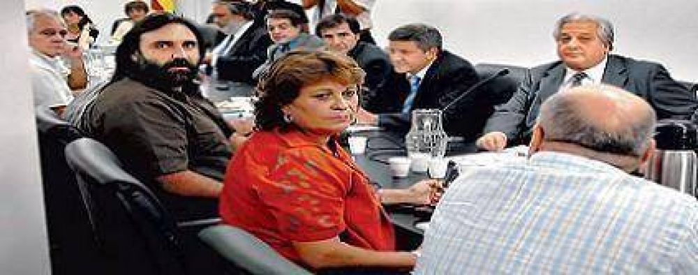 Daniel Scioli modifica 'estilo' y se planta frente a los Docentes