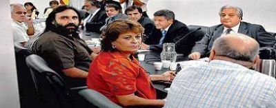 Daniel Scioli modifica 'estilo' y se planta frente a los Docentes