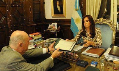 Cristina Kirchner firmar�a hoy el decreto de remoci�n de Mart�n Redrado del Central