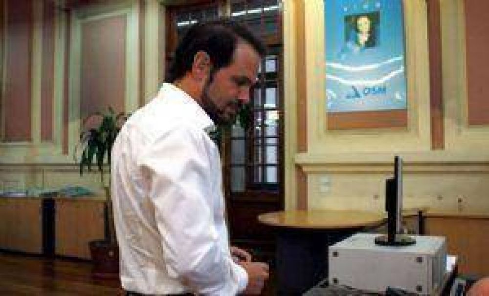 El gabinete dej� solo a Racconto en un informe sobre OSM