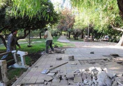 Capital comenz� a refaccionar plazas y continuar� con obras viales