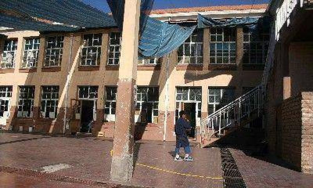Trabajan en 102 escuelas para dejarlas en condiciones