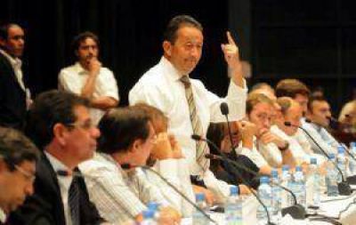 Jaque contrat� a un motivador para alentar a sus funcionarios