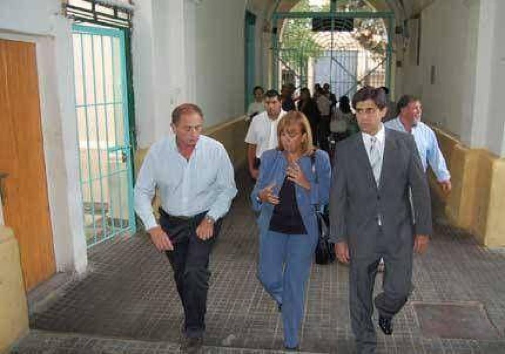 Legisladores visitaron la c�rcel de Boulogne Sur Mer