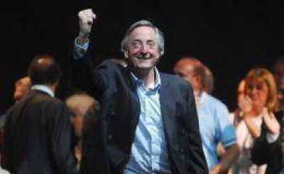 Reapareci� Kirchner y carg� contra la oposici�n en el Senado y Macri