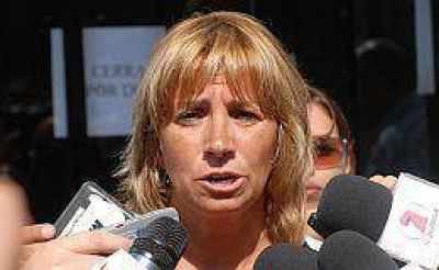 Defensora del Pueblo porte�a acusa a bancos de no informar suba de comisiones