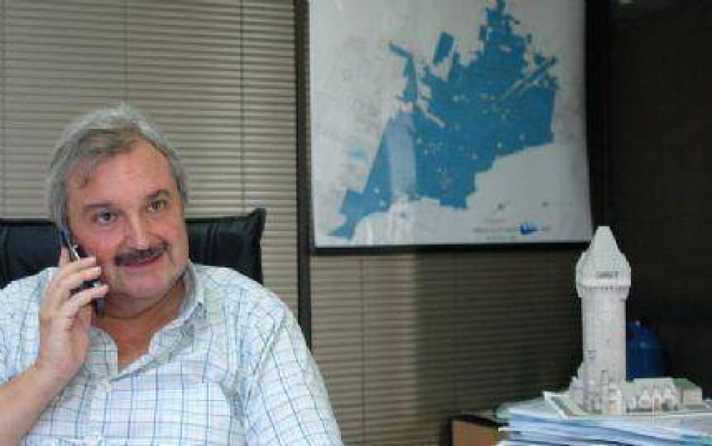 El "Tractor" Dell Olio avanza en la recuperaci�n de OSSE : habl� del Emisario, las cloacas, y anunci� la implementaci�n de la Tarifa Social en Mar del Plata