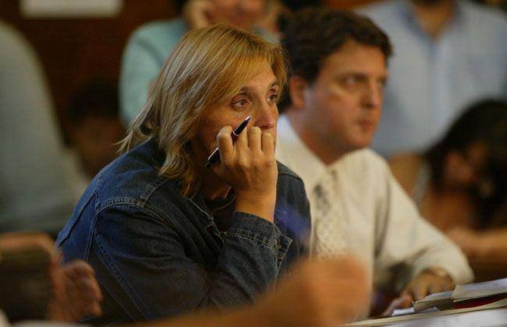 "Hoy debi�ramos estar festejando la colocaci�n de una nueva terminal"