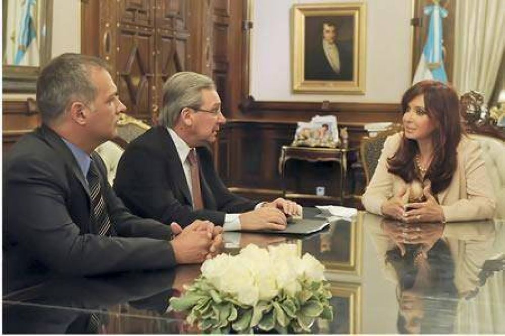 Buzzi y Guinle con Cristina por los 15 millones para Comodoro