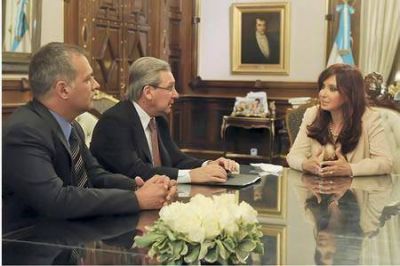 Buzzi y Guinle con Cristina por los 15 millones para Comodoro