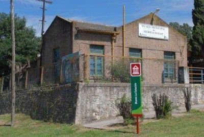 Se inici� la colocaci�n de la nueva se�al�tica tur�stica en Sierras Bayas y Colonia San Miguel