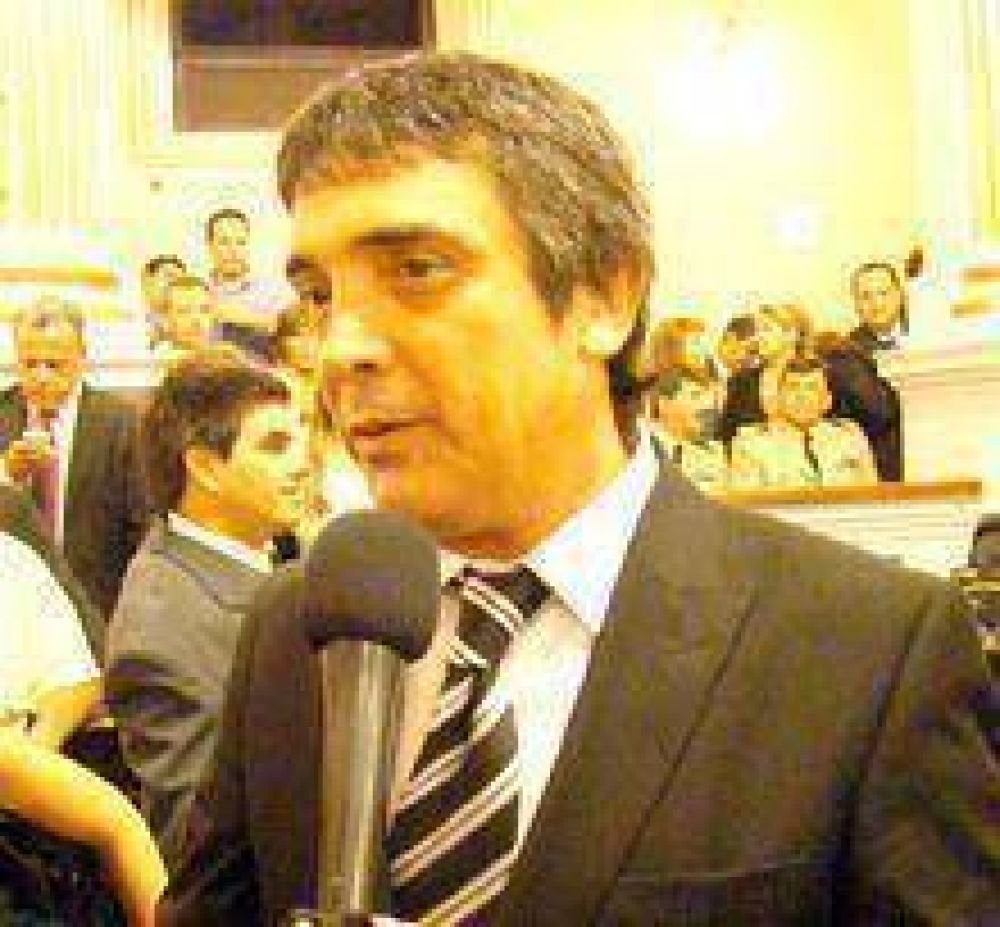 Eugenio "Nito" Artaza se pinta la cara contra K
