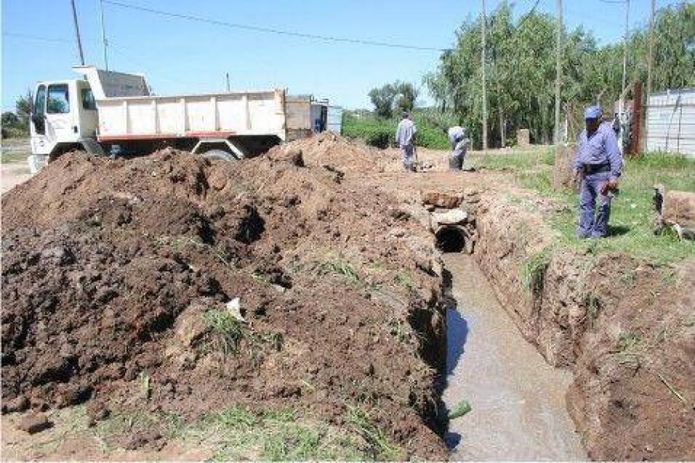 Barrios Villanueva y 9 de Julio  El Municipio repar� el desag�e pluvial paralelo a la Ruta 6