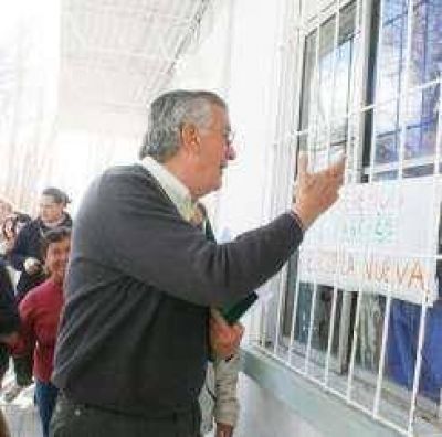 Lleva 9 meses cajoneada la construcci�n de una escuela