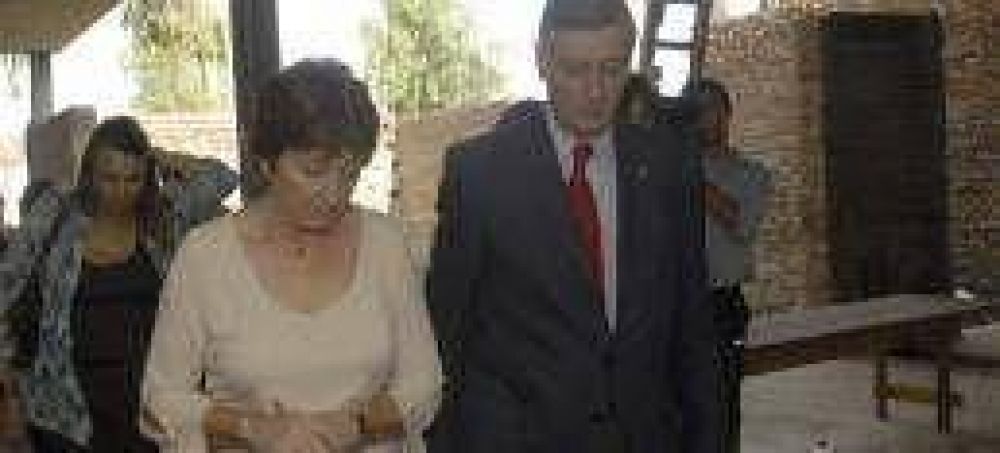  Para Amsaf� el secundario empieza las clases en "condiciones precarias"