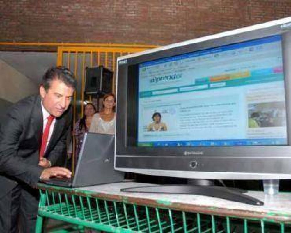 Urribarri lanz� el portal educativo de Entre R�os