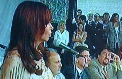Cristina confirm� el asfaltado total de la ruta nacional 14