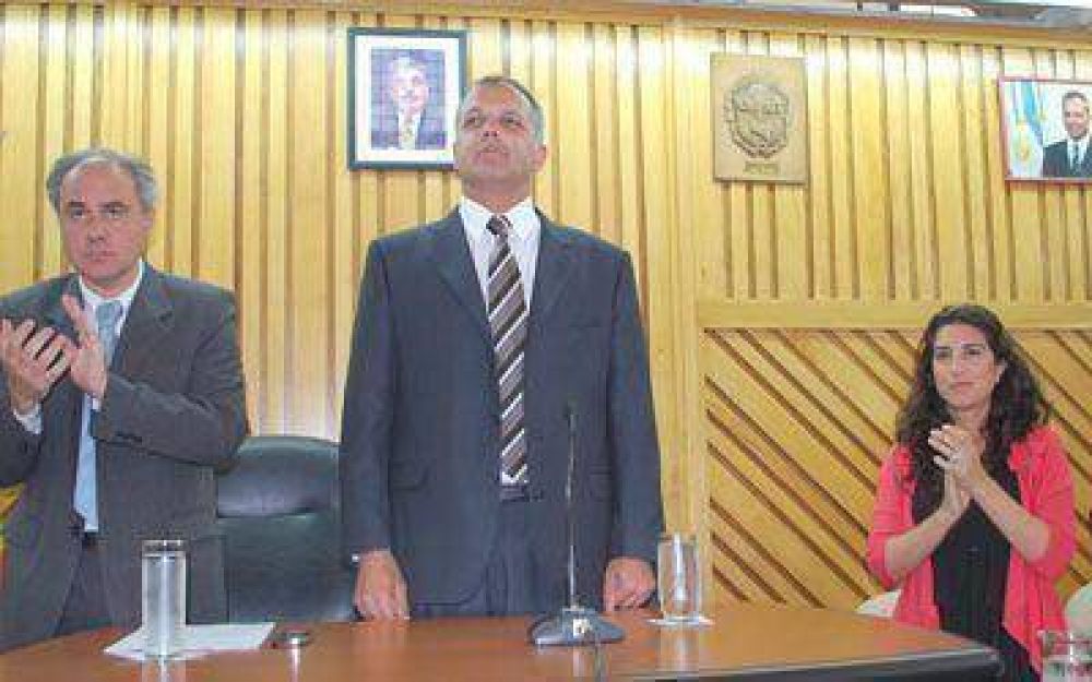 Buzzi valor� la pol�tica de tierras y convoc� al "trabajo en conjunto"