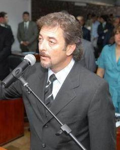 La oposici�n cuestiona la "pol�tica del silencio"