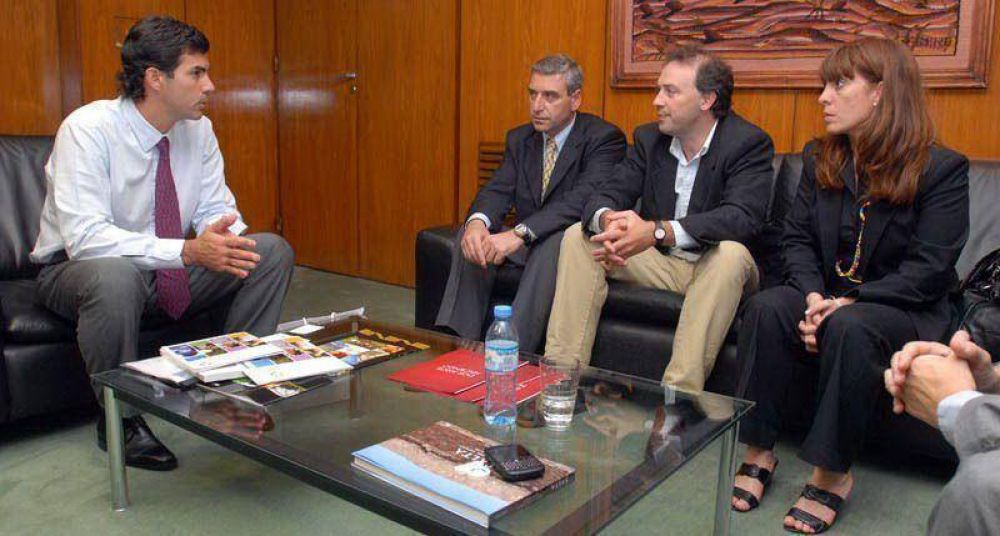 El gobernador Urtubey recibi� a representantes de Fundaci�n Mundo Sano 