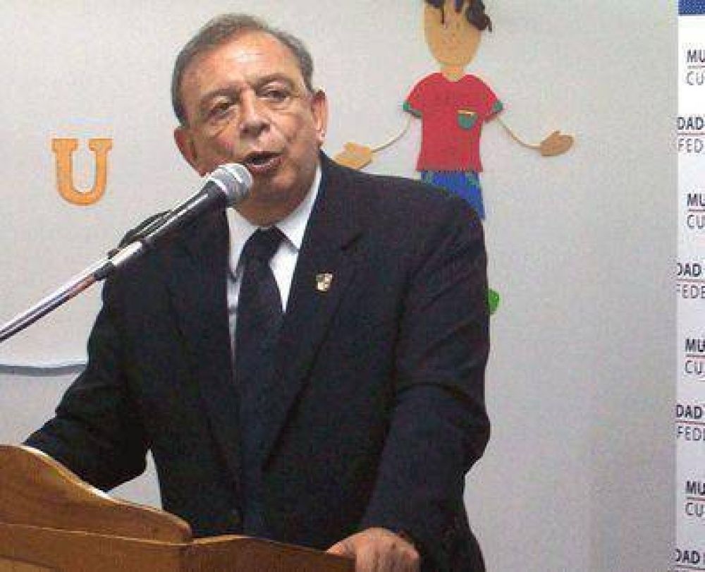 El escenario que se viene  Z�ccaro, preocupado por el avance de la oposici�n, se reuni� con sus concejales