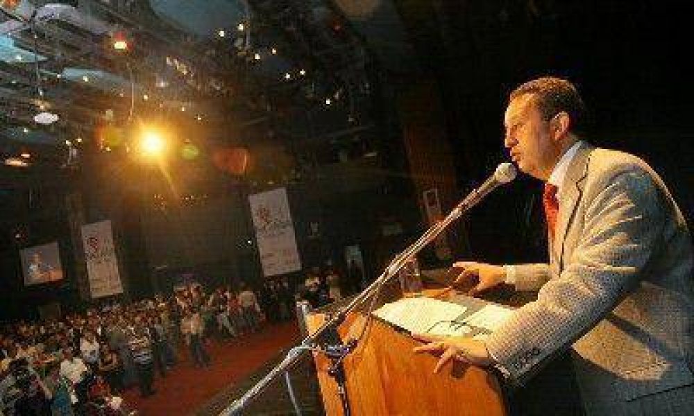 Jaque resalt� la solidaridad mendocina tras el terremoto de Chile
