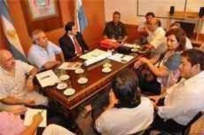 CGT La Rioja apoya entrega de computadoras port�tiles a alumnos primarios
