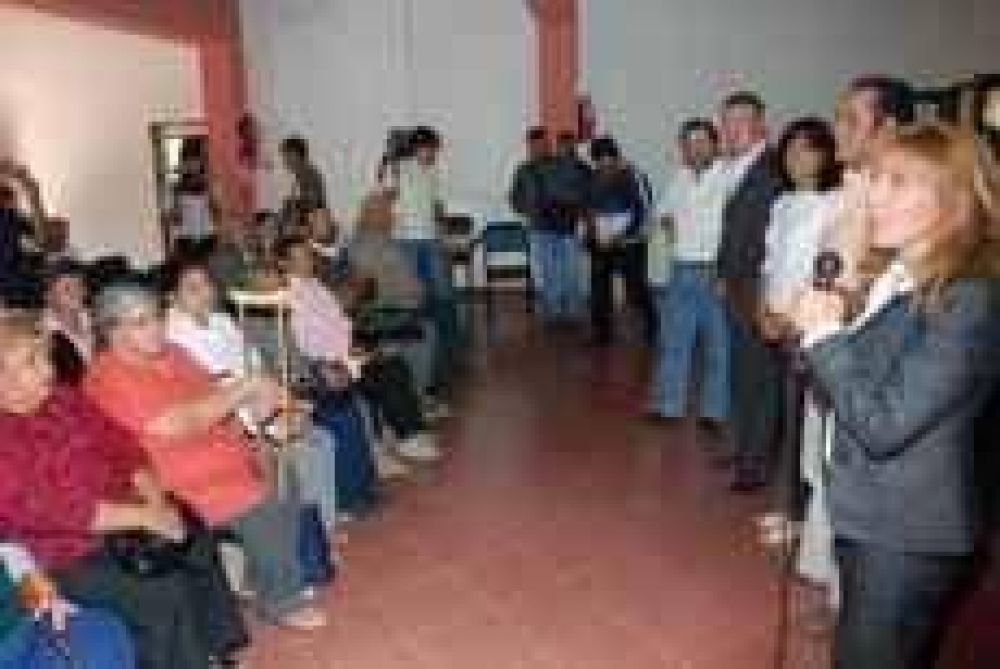 El gobierno entreg� 25 jubilaciones m�s en Chilecito