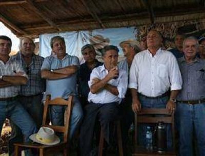 Duhalde y De Narv�ez, a puro abrazo