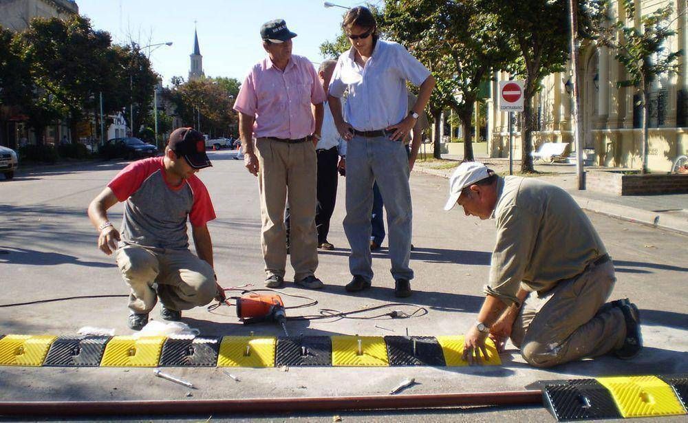 Empezaron a colocar las sendas sobreelevadas