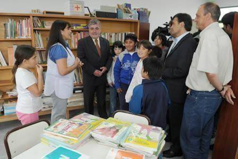 Das Neves habilit� obras en dos escuelas de Trelew