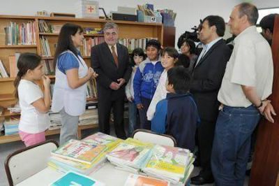 Das Neves habilit� obras en dos escuelas de Trelew