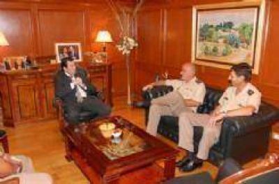 Zamora se reuni� con militares