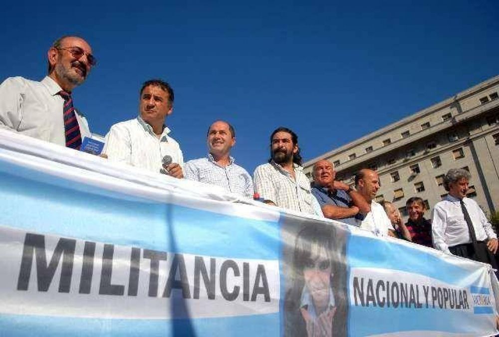 Intendentes kirchneristas se movilizan al Congreso para pedir que no echen a Marc� del Pont