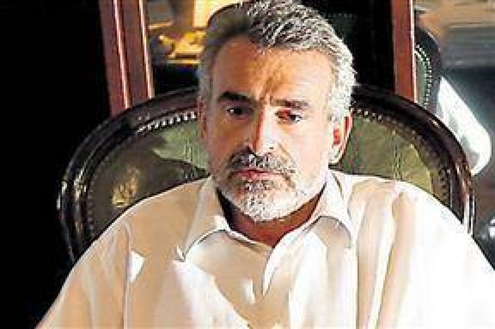 "Nos presiona el partido del default y del ajuste"