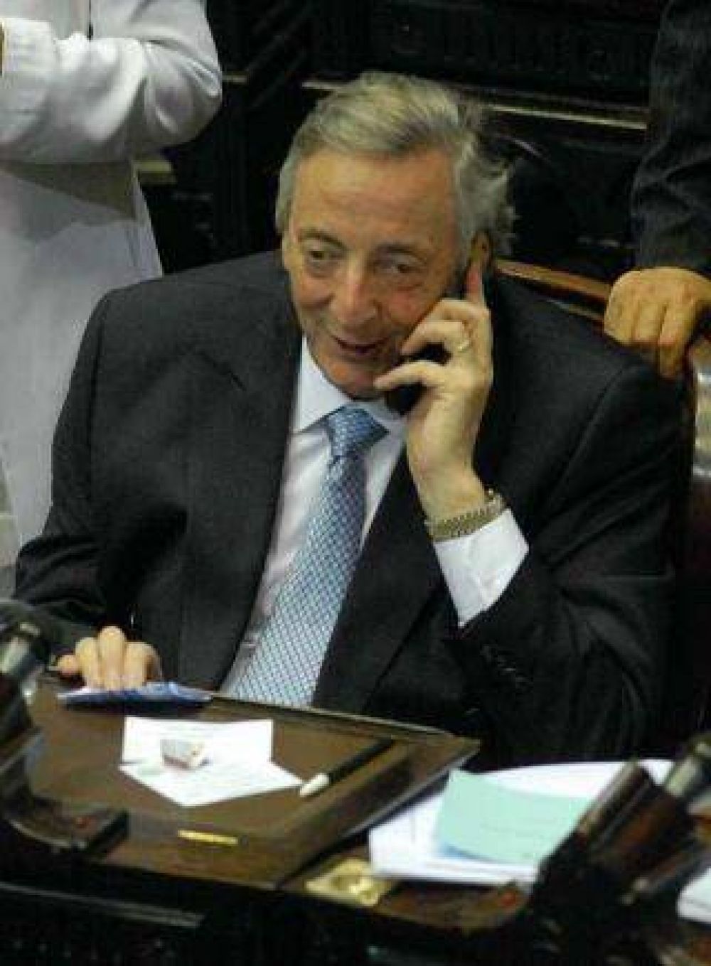 �Kirchner quiere renunciar a su banca?
