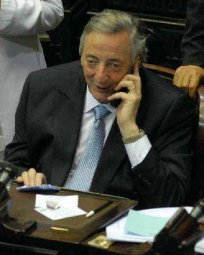 �Kirchner quiere renunciar a su banca?