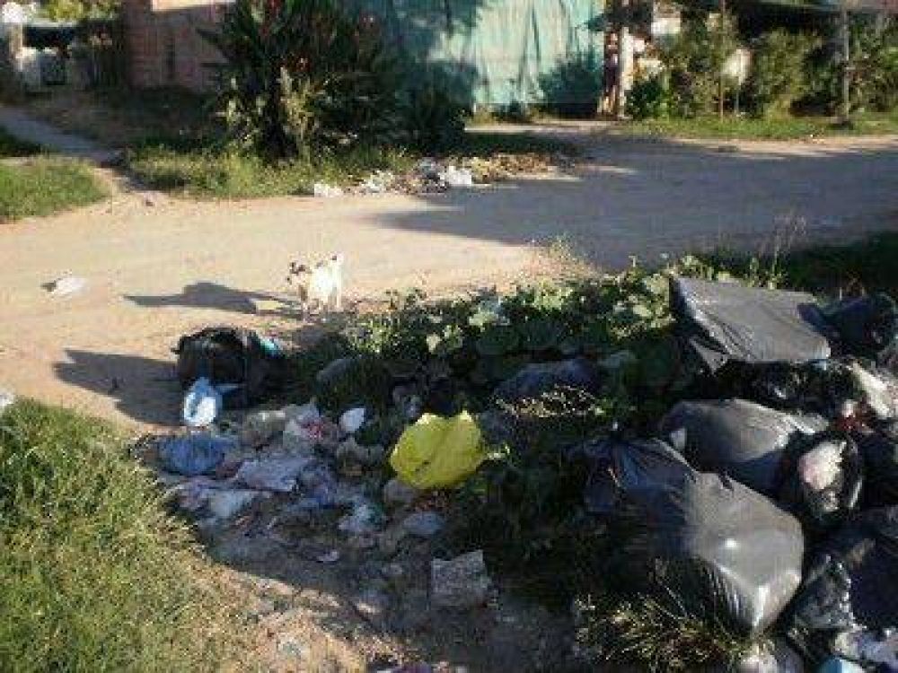 Al barrio FONAVI no le recogen la basura