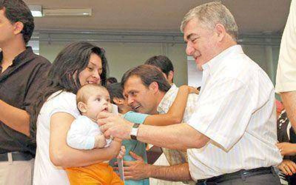 Das Neves inaugura el primer colegio secundario de Epuy�n