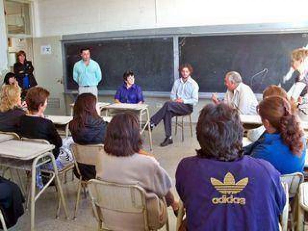 Autoridades de Educaci�n recorrieron escuelas de Deseado y Caleta