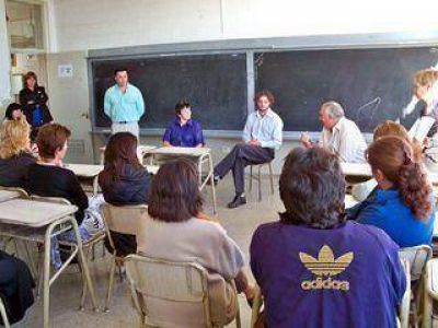 Autoridades de Educaci�n recorrieron escuelas de Deseado y Caleta