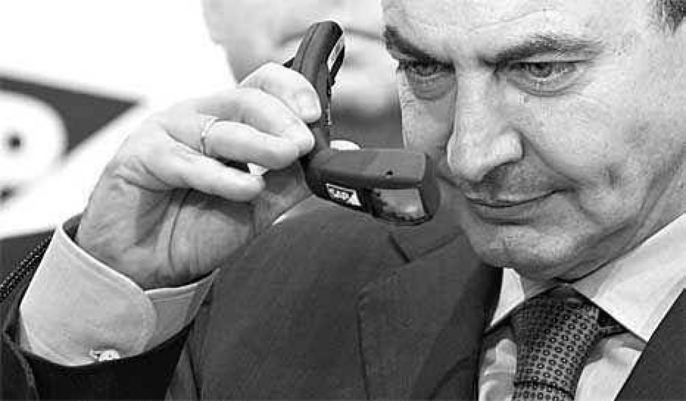 Zapatero sigue cerca a Ch�vez