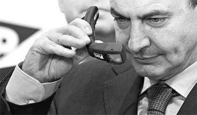 Zapatero sigue cerca a Ch�vez
