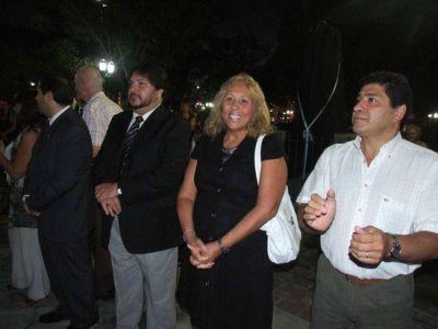 En la Plaza Eduardo Costa: Campana inaugur� su monumento al tango