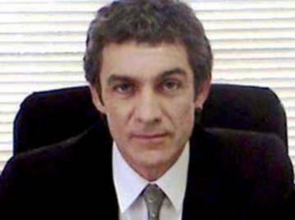 Con el objetivo de poder tener una mayor seguridad tanto para los vecinos de Laplacette como para los campos aleda�os, personal municipal est� construyendo un destacamento policial en esta localidad. Los trabajos lo est�n ejecutando operarios de la Secret