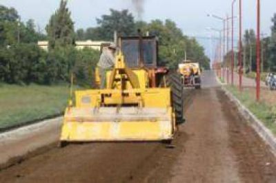 Trenque Lauquen Comenzaron a pavimentar la calle Tala, desde Luc�a B. de Pastor hasta Mart�n Rodr�guez