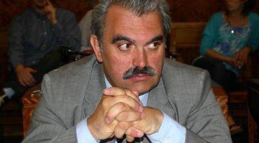 H�ctor Rosso le contest� a Juan Domingo Fern�ndez y le record� sus procesos judiciales