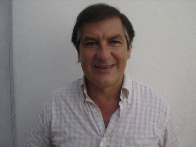 "Cristina Kirchner est� peleada con las instituciones"