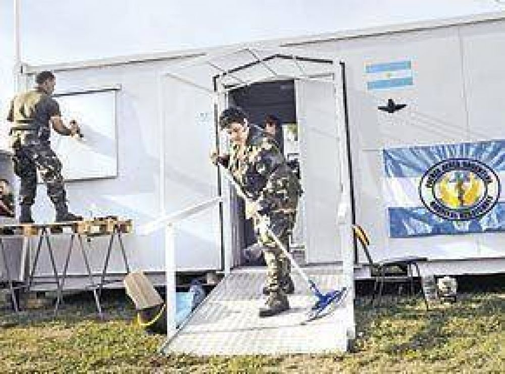 Militares argentinos levantan tres hospitales de emergencia