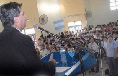 El objetivo de gobierno es que el 80% de los adolescentes termine el secundario